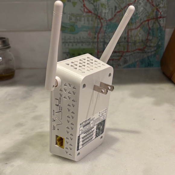 NETGEAR White Wireless Access Point - Picture 2 of 2